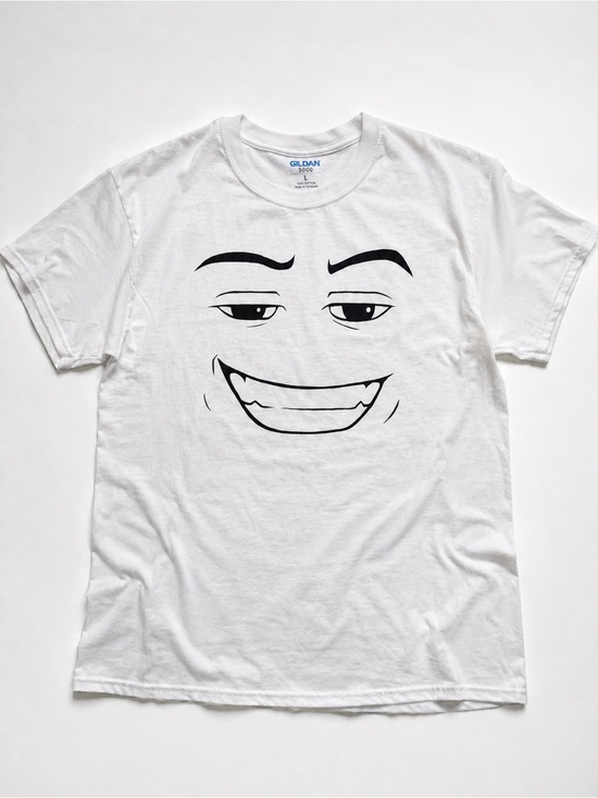Gildan Other - Gildan 5000 White Graphic Smile Face Tee Vintage Size L